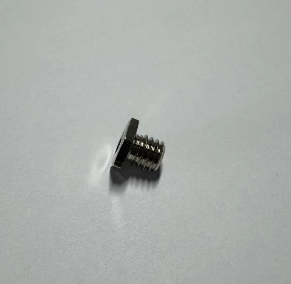 Reduzierennippel M5a-M3i, (Messing vernickelt)